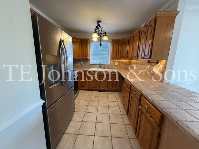 Building Photo - Charming 3-Bedroom Home with Rocking Chair Porch and Screened Back Patio