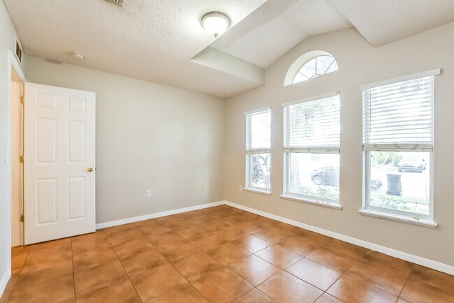 Building Photo - 3525 Stonefield Dr