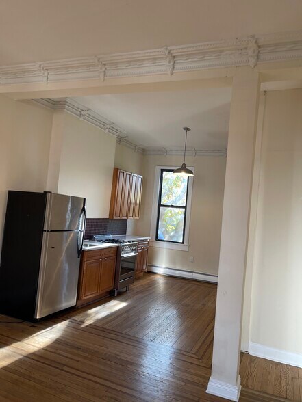 Building Photo - 19 Henry St