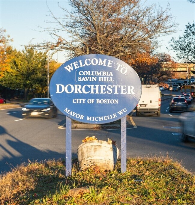 Building Photo - 54 Saxton St