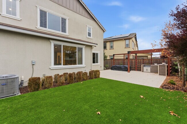 Building Photo - 16010 Testarossa St