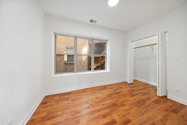 Building Photo - 7223 N Rogers Ave