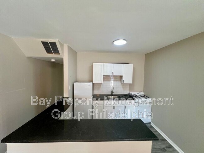 Building Photo - 2419 S 62nd St