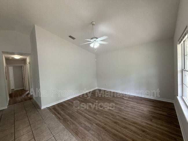 Building Photo - 324 Lena St