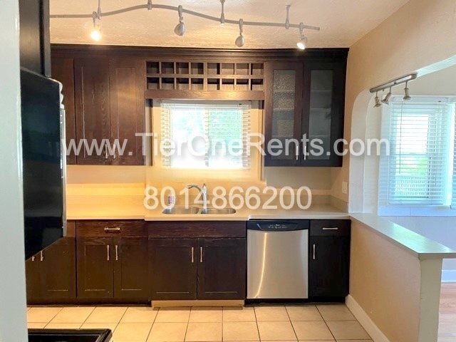 Building Photo - This property offers a NO DEPOSIT option a...