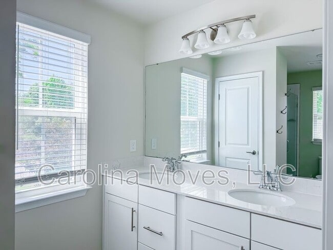 Building Photo - 2 Willomere Wy