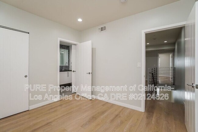 Building Photo - 10706 Camarillo St