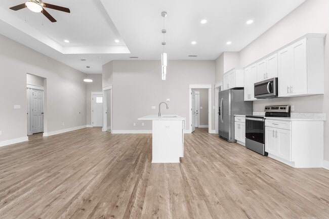 Building Photo - 5 Romana Ln