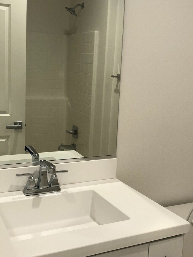 Building Photo - West Creek - 3 bedroom, 2.5 bath Townhome!
