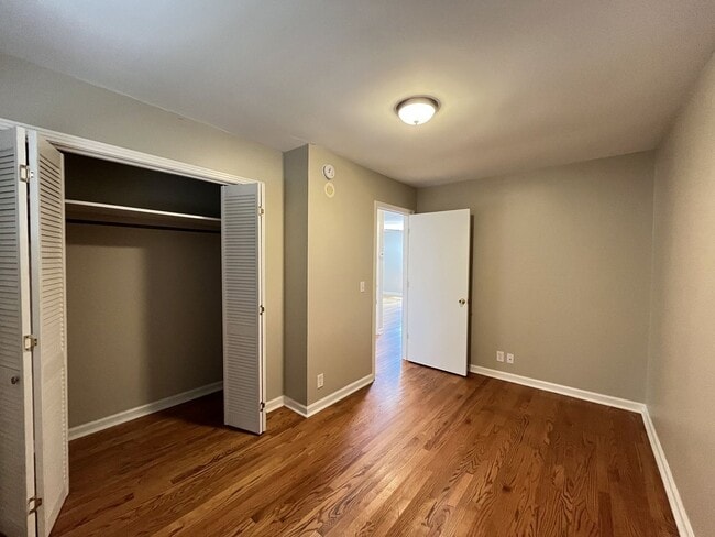 Building Photo - COMING SOON! 2 Bedroom Duplex Close to MTS...