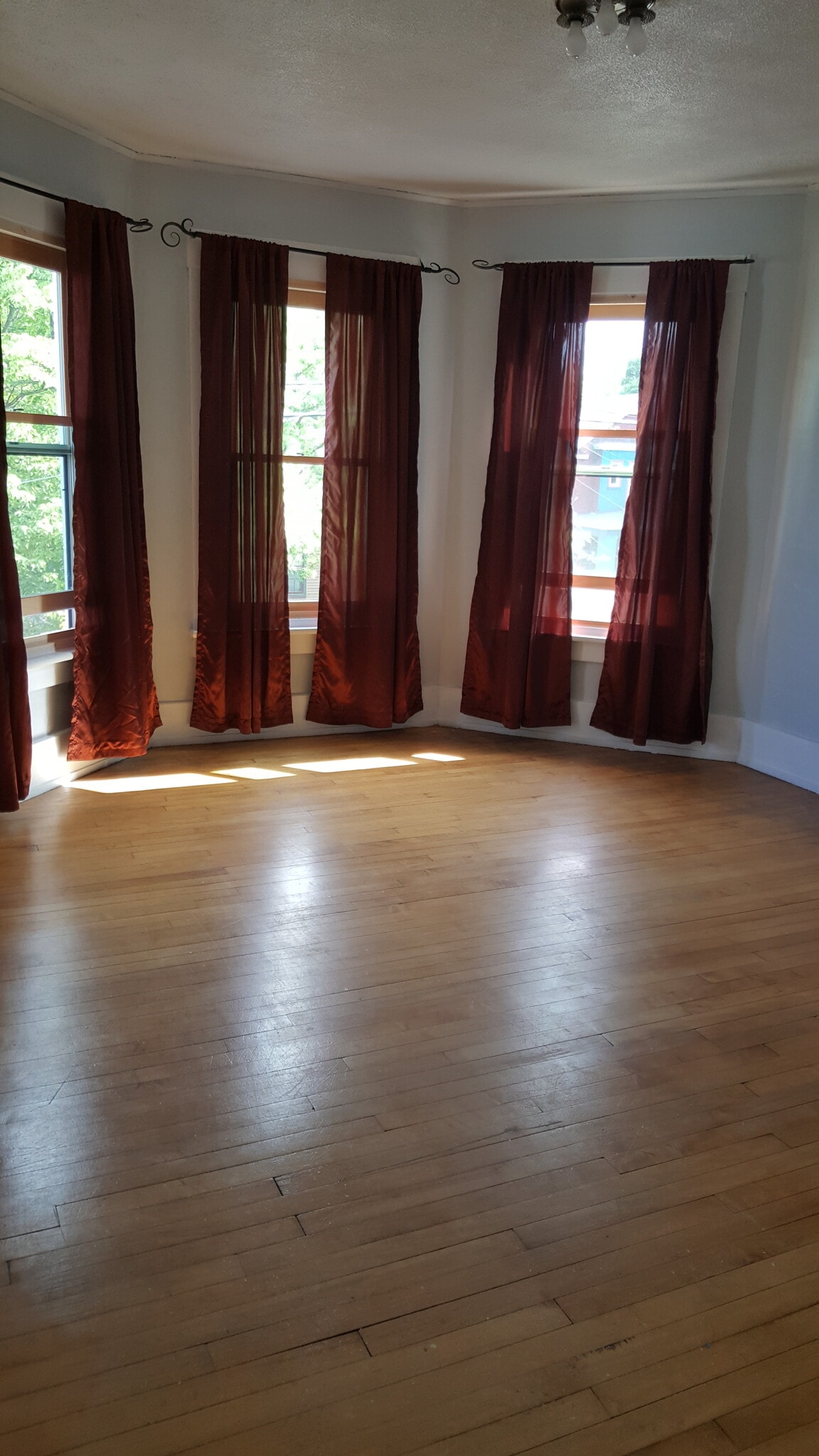 Master Bedroom - 426 E Maumee St