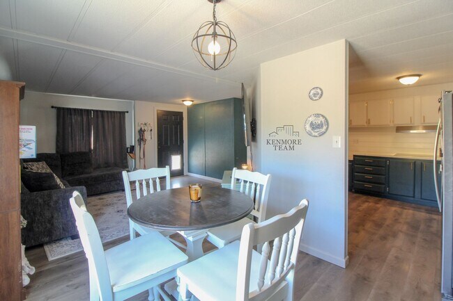 Building Photo - 2 Bed, 2 Bath Home in Kennewick with a SHOP!