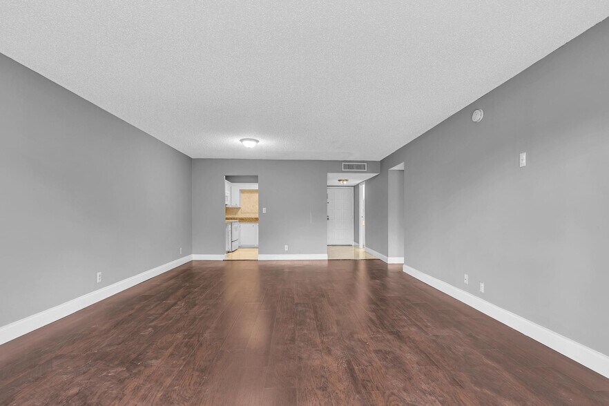 Building Photo - 5961 N Falls Circle Dr
