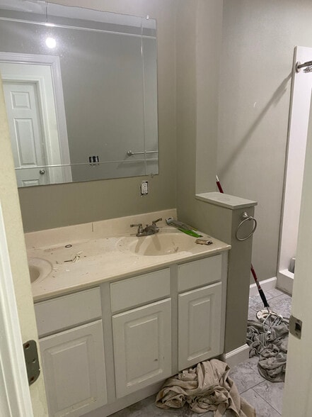 Building Photo - 815 W Rodney Dr