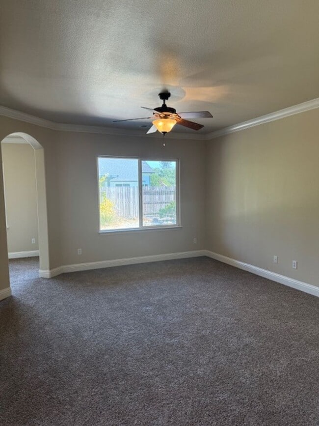 Building Photo - Enterprise Neighborhood 3 Bedroom Home with bonus room and 3 car garage- Landscaping Included!