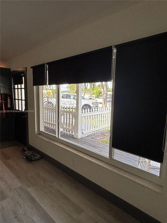 Building Photo - 2002 NE 43rd St