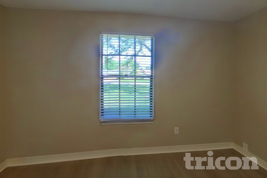 Building Photo - 1715 Farm Way