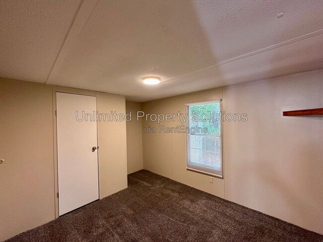 Building Photo - 9499 Wendi Dr NE
