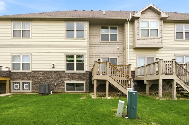 Building Photo - 15749 W Crobally Way