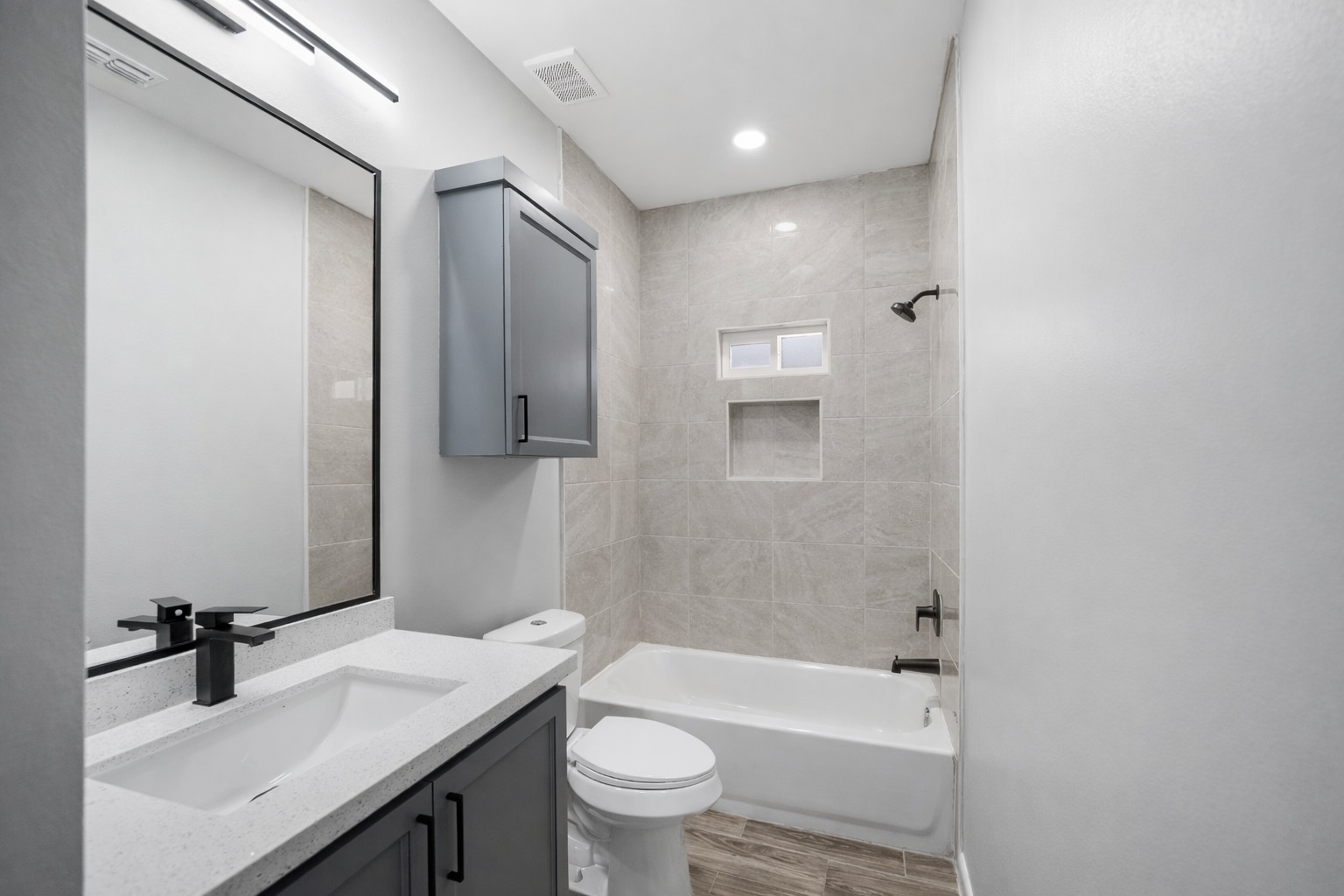 Building Photo - 2409 Indian Creek Ave