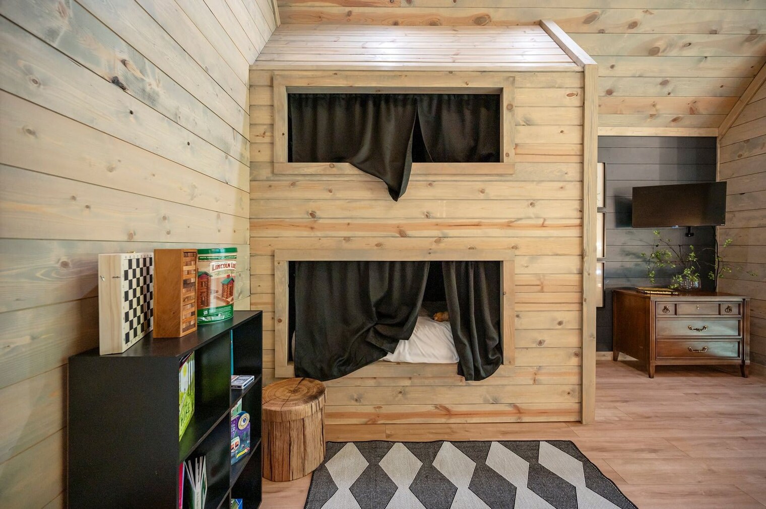 Building Photo - 436 Hochapine Trl