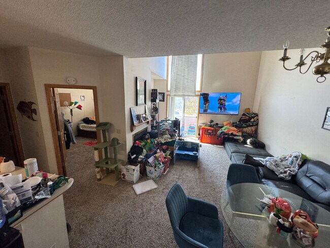 Building Photo - High Ceilings Townhouse Retreat: Spacious 2-Bed, 2-Bath Gem in Woodbury!