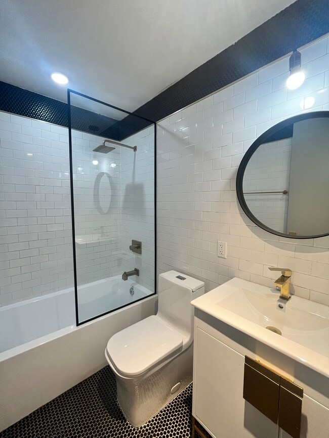 41 Van Wagenen 2R - 46 Van Wagenen Ave