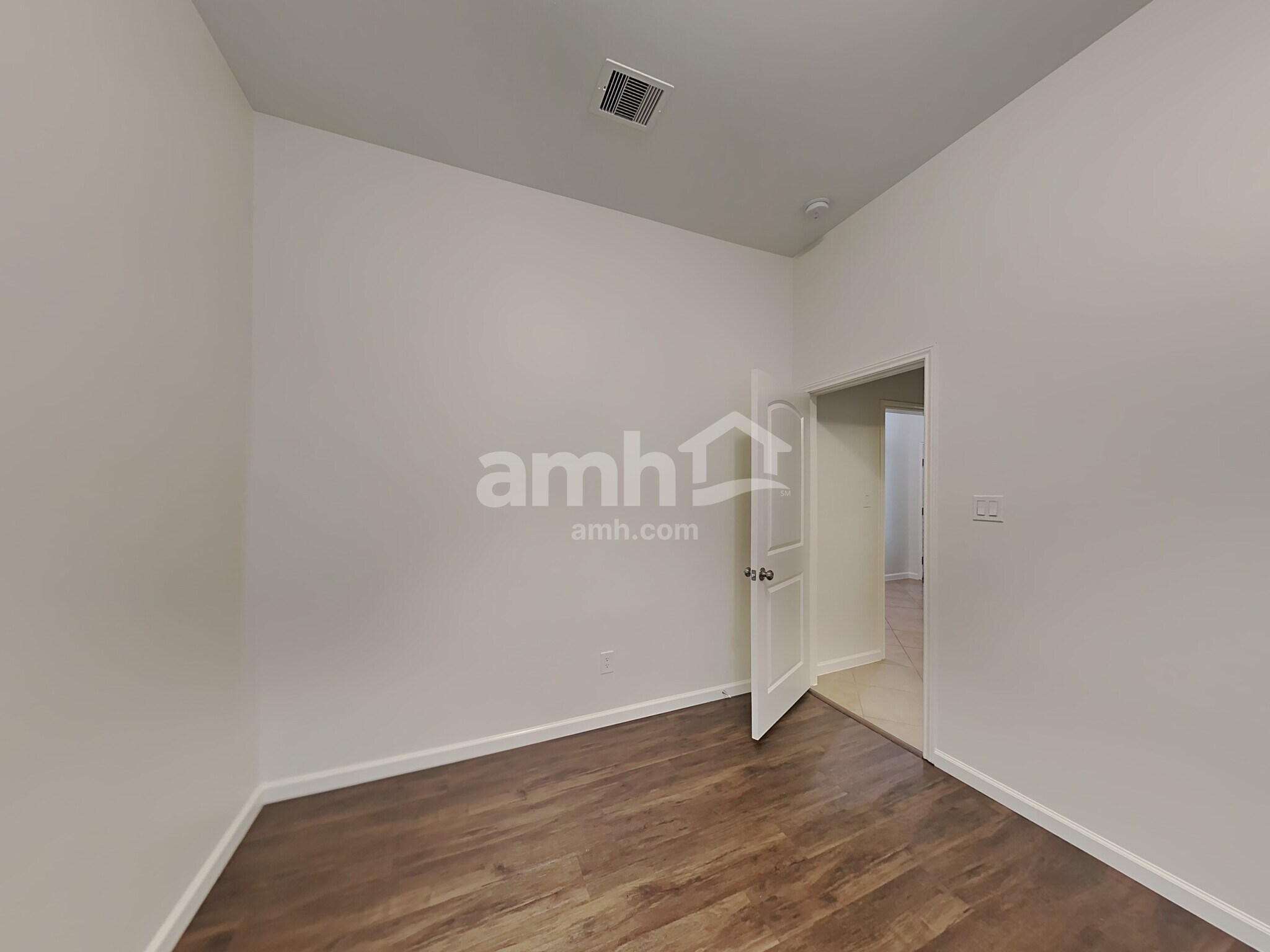 Building Photo - 2515 Pioneer Oaks Dr