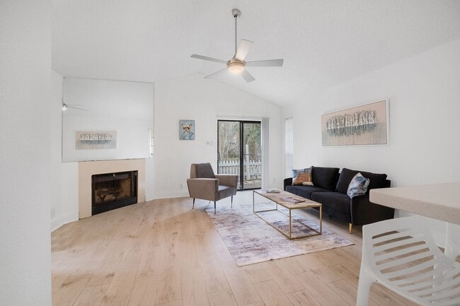 Building Photo - 1601 Faro Dr