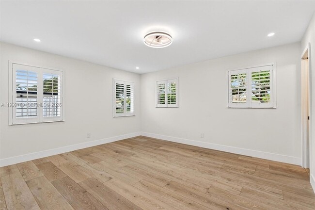 Building Photo - 4010 NE 22nd Ave