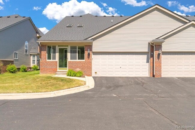 Building Photo - 42682 Park Cresent Dr