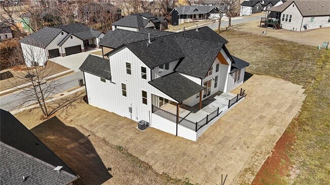 Building Photo - 2170 Hopkins Ln