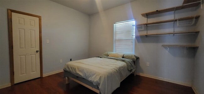 Building Photo - 9734 La Vista Dr
