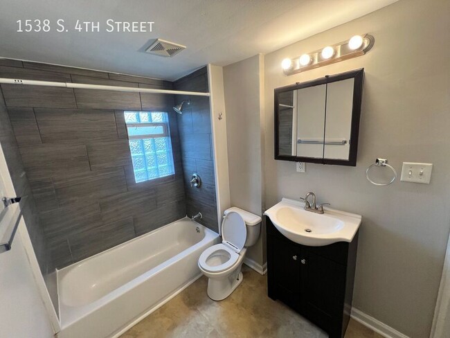 Building Photo - 1538 S 4th St