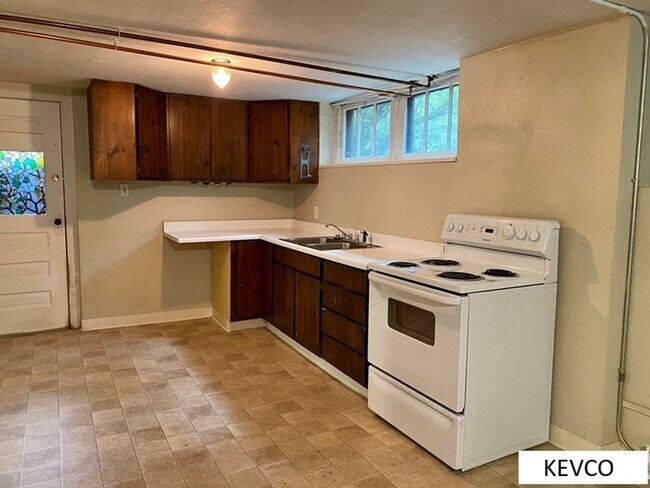 Building Photo - 601 Smith St