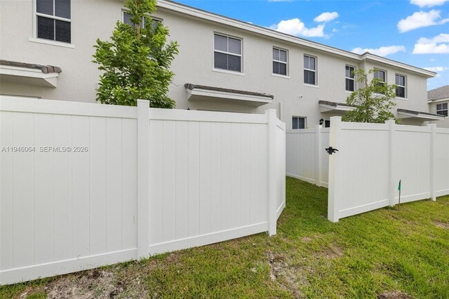 Building Photo - 131 SW 171st Terrace