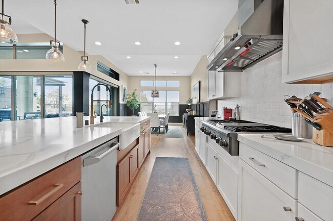 Building Photo - 6690 Interstellar St