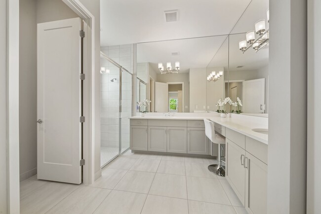 Master Bathroom - 15371 Green River Ct