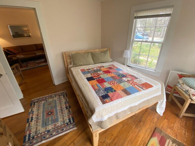 bedroom - 3105 Cedar St