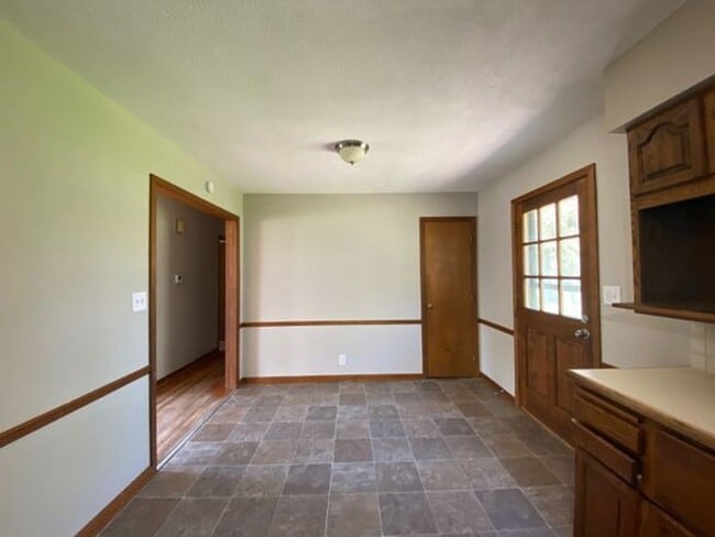 Building Photo - Cute 3 Bedroom with basement