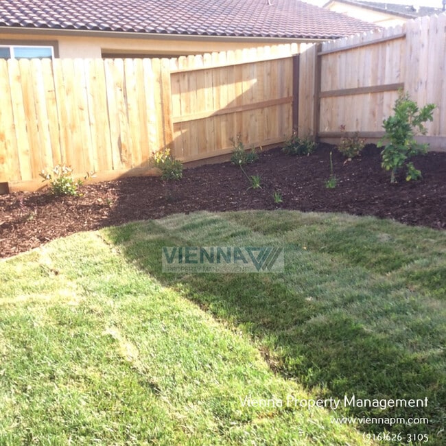 Building Photo - SINGLE STORY HOME IN ROSEVILLE!!!