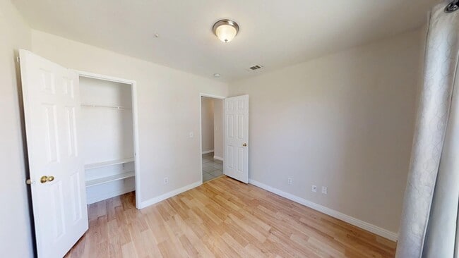 Building Photo - Single-story 3/2 Home Located in Highland,...