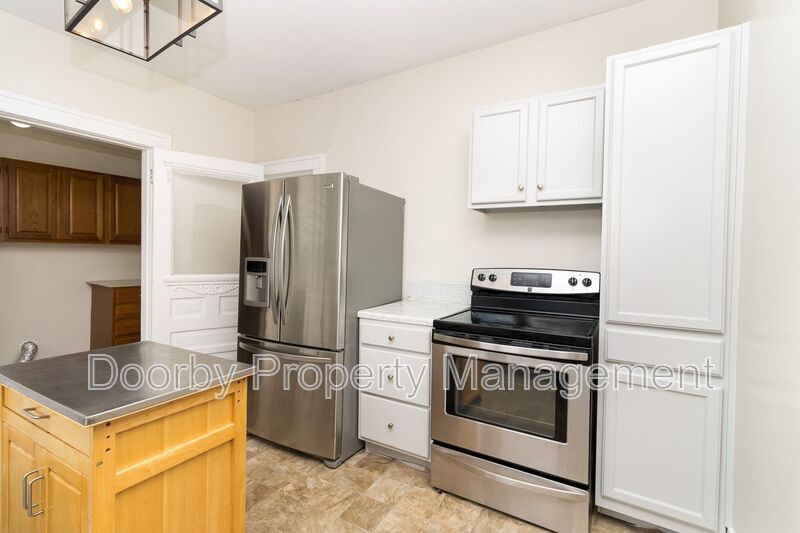 Building Photo - 2112 Duncan Ave