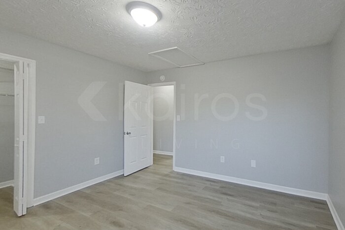 Building Photo - 250 Deer Pkwy