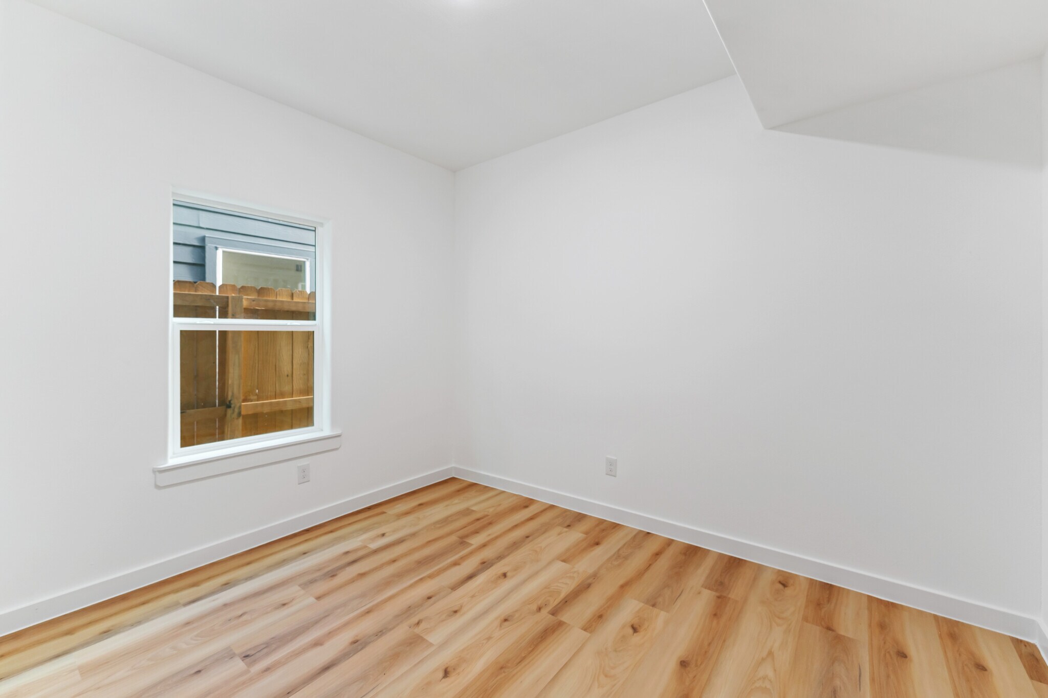 Building Photo - 9320 Firnat St