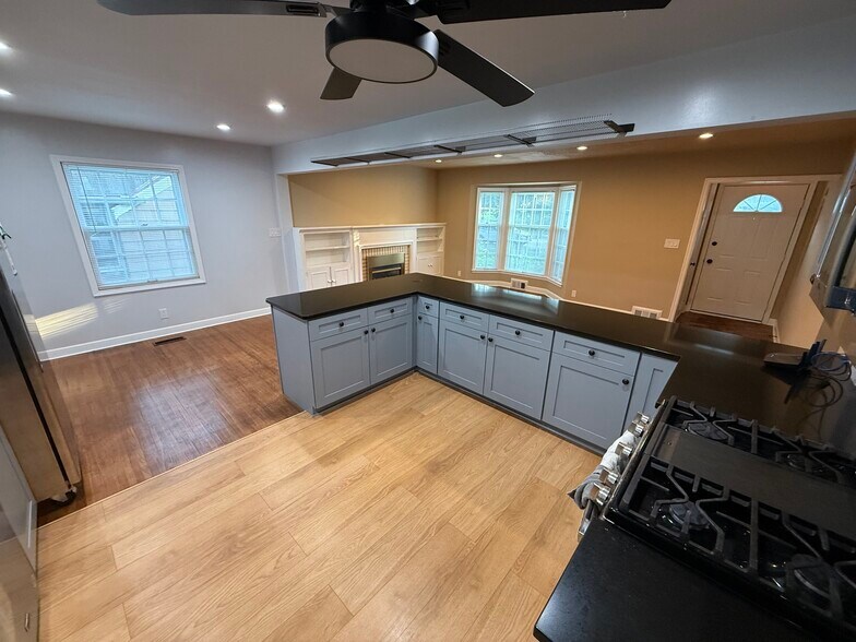Livingroom/Kitchen - 5621 16th Ave S