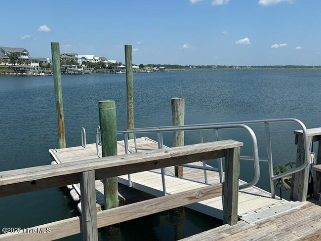 Building Photo - 17 Sea Oats Ln