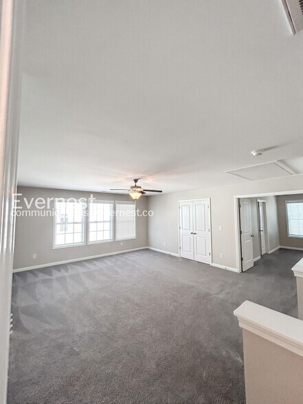 Building Photo - 1025 Burton Point Ct