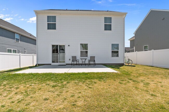 Building Photo - Beautiful 4-Bedroom Home with Fenced Backyard & Open Floor Plan!