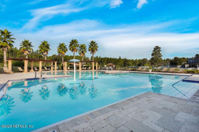 Building Photo - 331 Los Alamos St